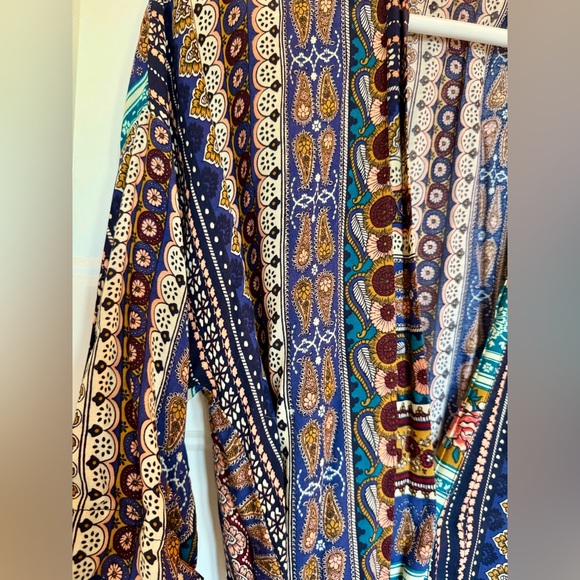 ANTHROPOLOGIE Lovely kimono or robe.  Wear over jeans or lingerie. - Picture 4 of 5